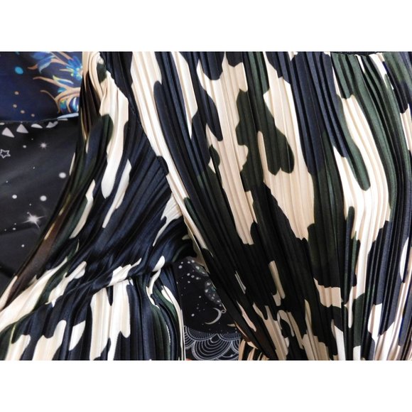 Truth by Republic Camo Tiered Midi Dress - Picture 6 of 7